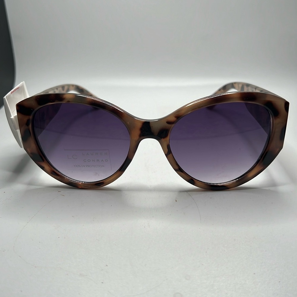 NWT Lauren Conrad Tortoise frame sunglasses!
